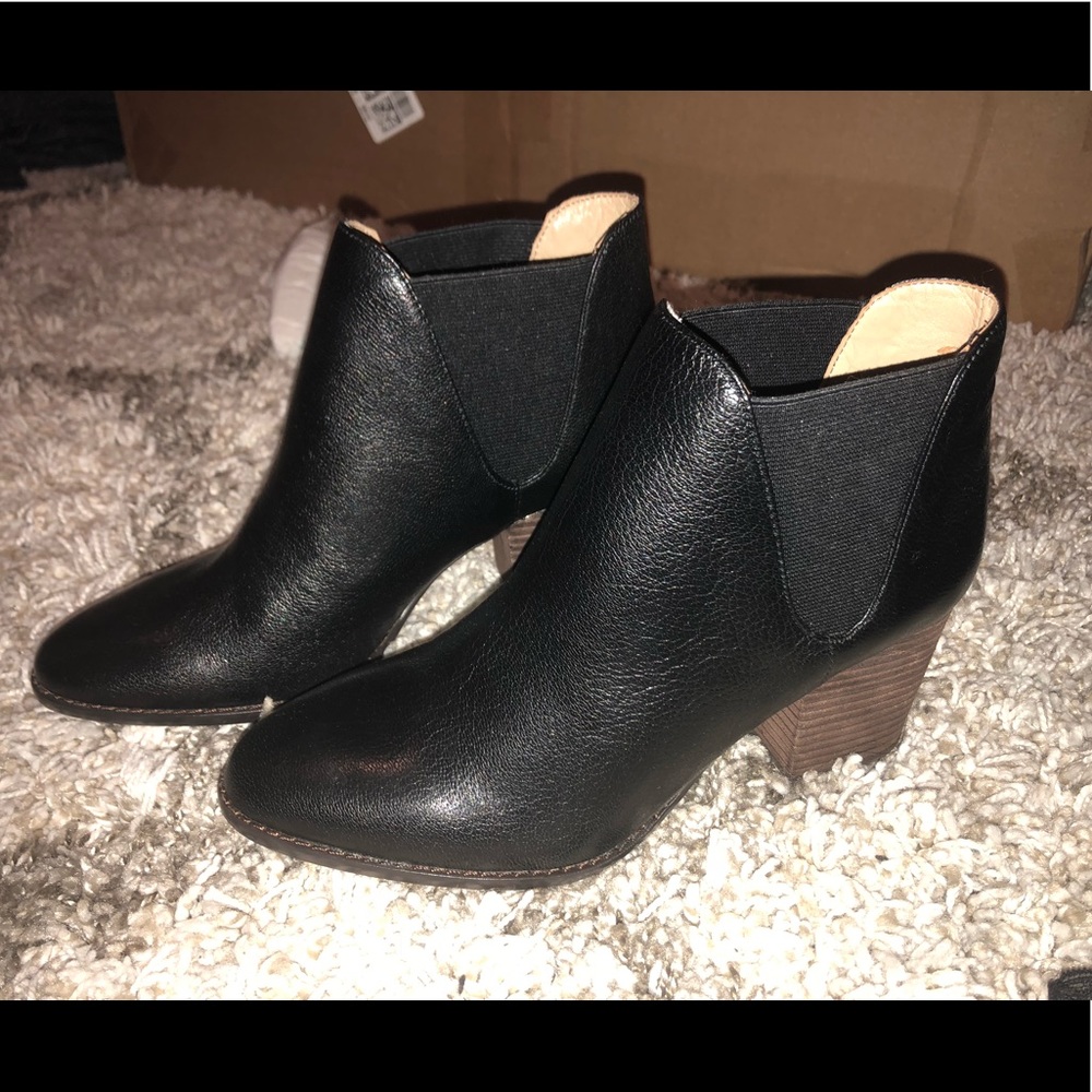 New in box GILLI black booties